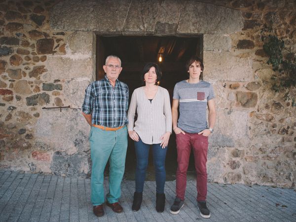 Third generation of the Otaño family at the Petritegi cider house
